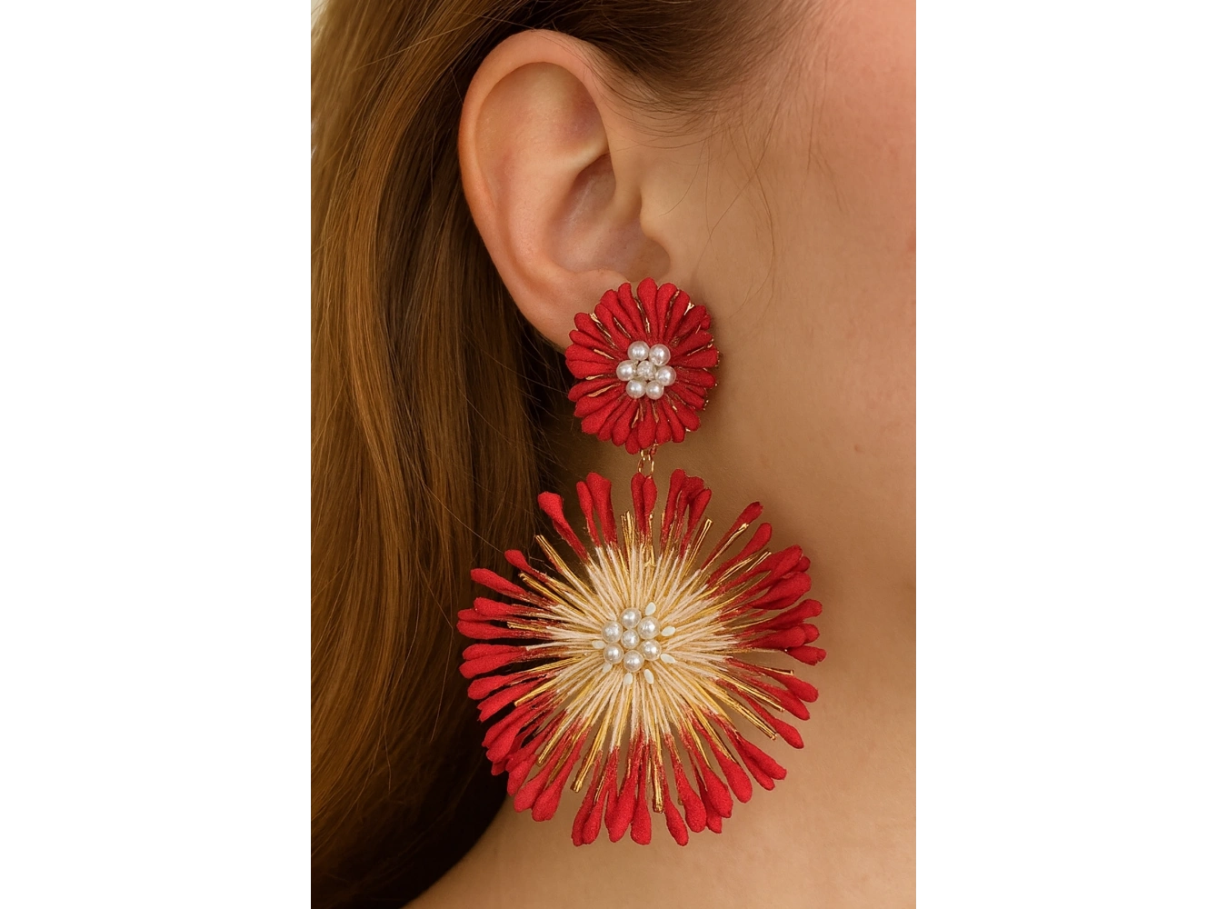 Altın Renk Kırmızı Çiçek Figürlü Tasarım Küpe (Çift)