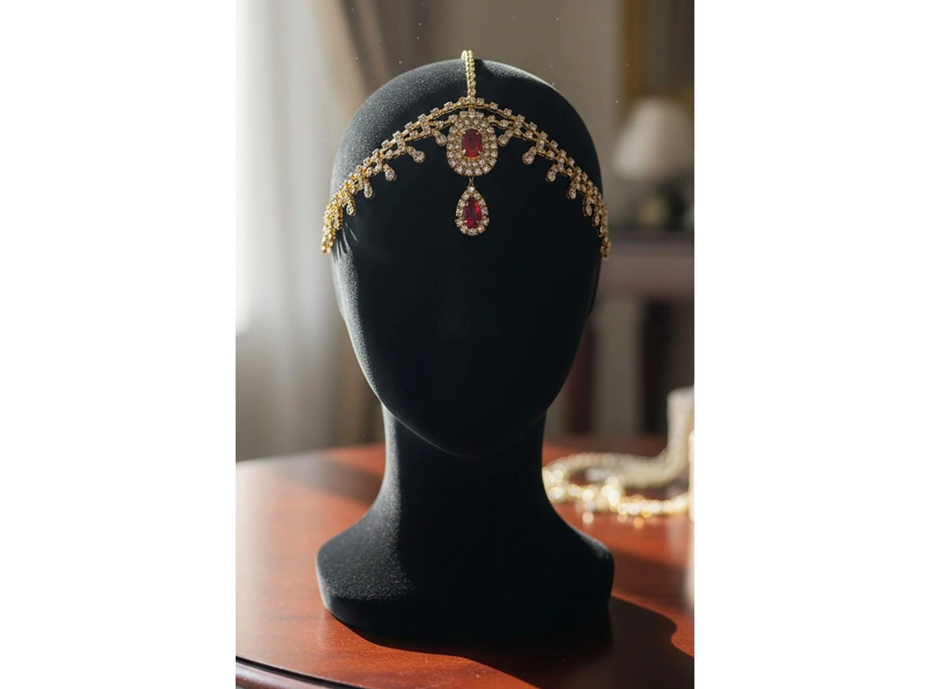 Altın Renk Kırmızı Taş Detaylı Alınlık/Kına Aksesuarı