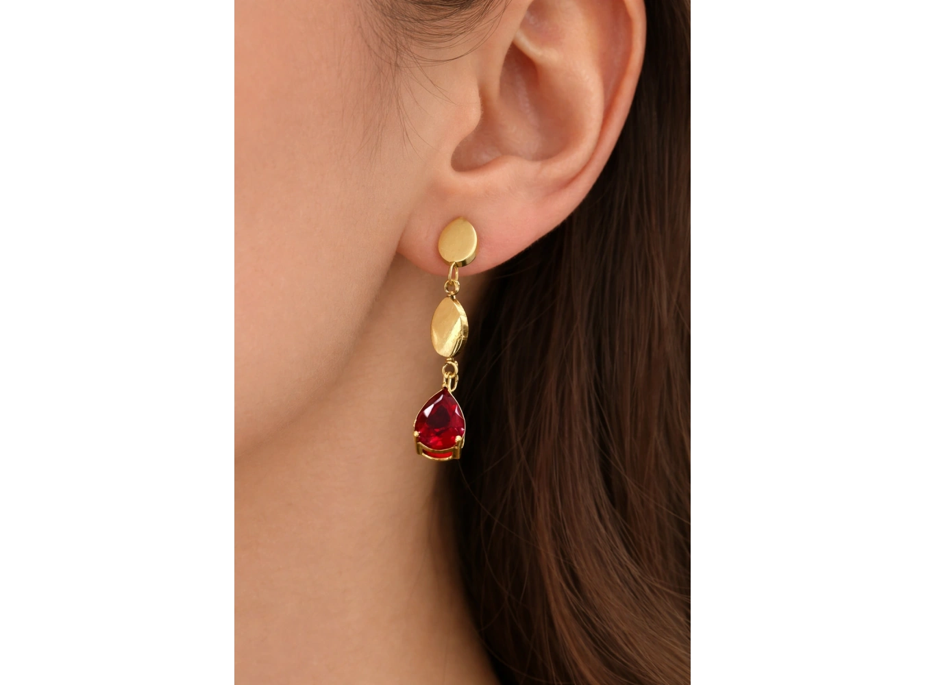 Altın Renk Kırmızı Taş Detaylı Çelik Küpe (Çift)