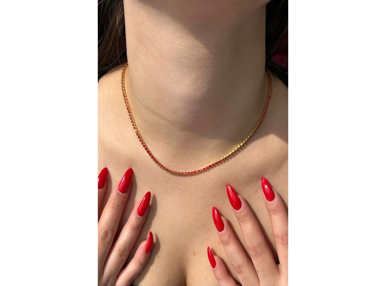 Altın Renk Kırmızı Taşlı Su Yolu Kolye