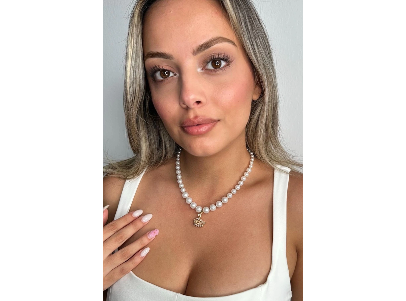 Altın Renk Kuğu Figürlü Çelik İnci Kolye