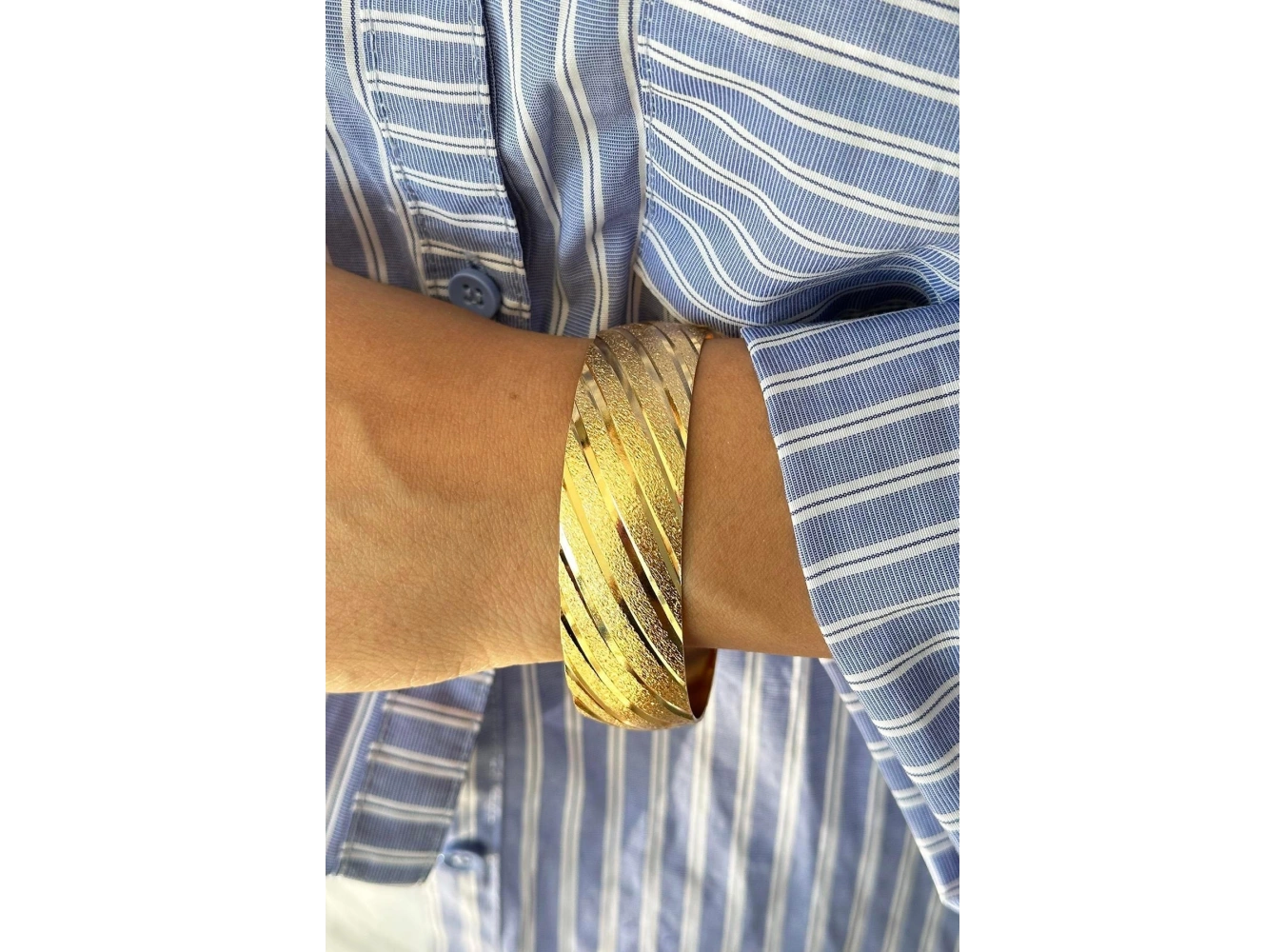 Altın Renk Kumlu Model Bilezik