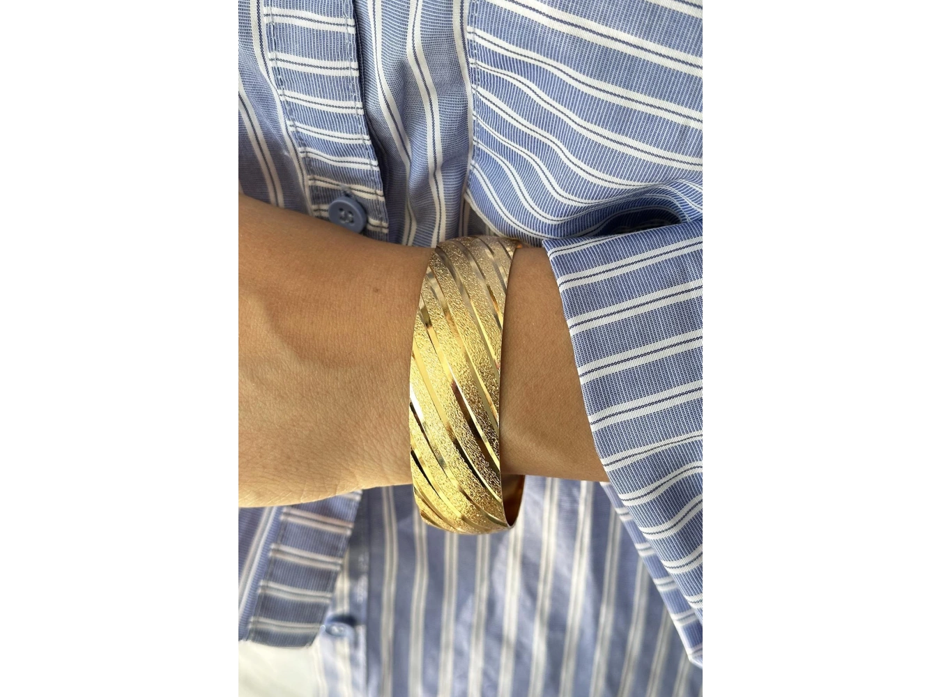 Altın Renk Kumlu Model Bilezik