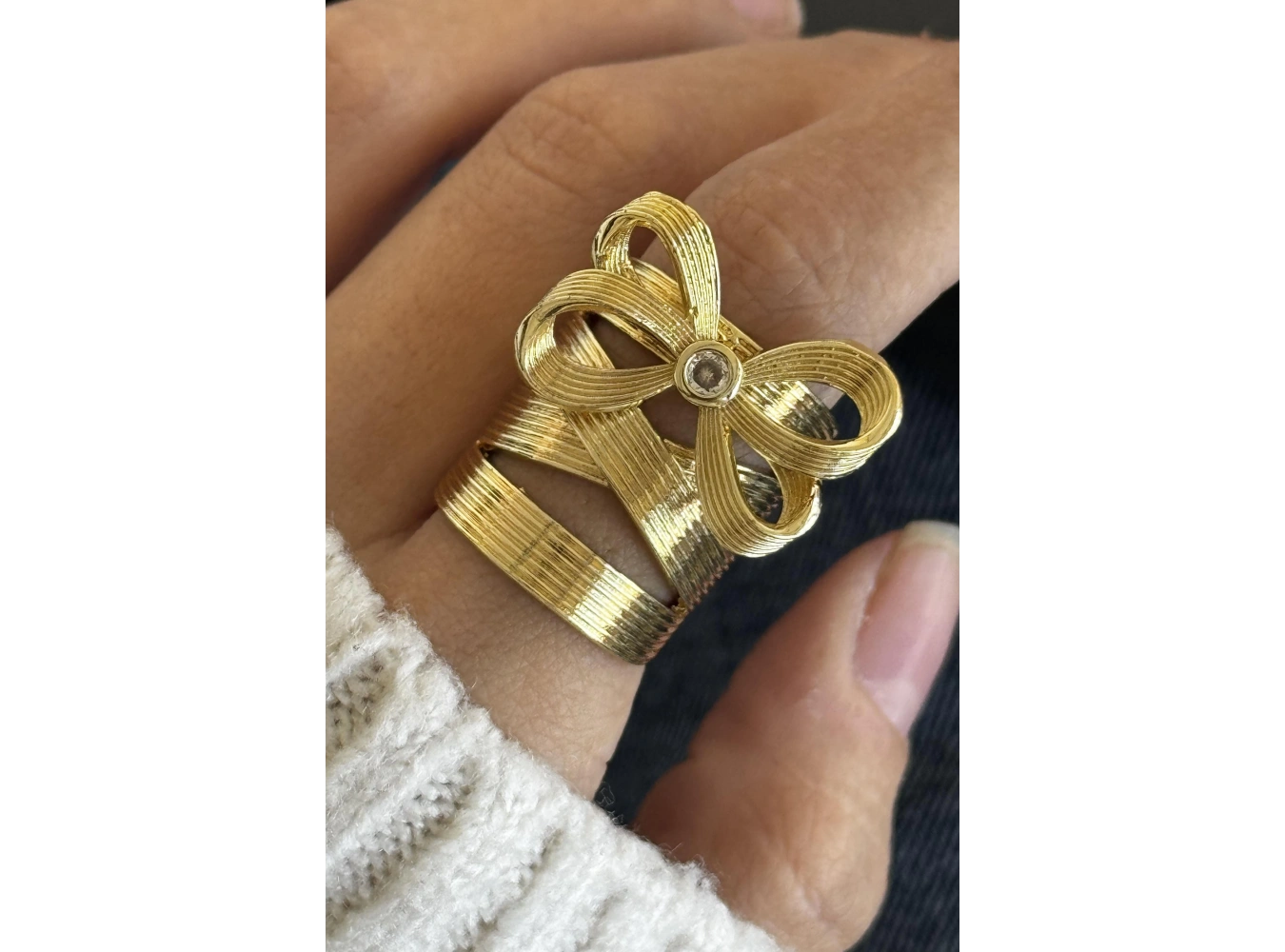 Altın Renk Kurdele Figürlü Çelik Yüzük