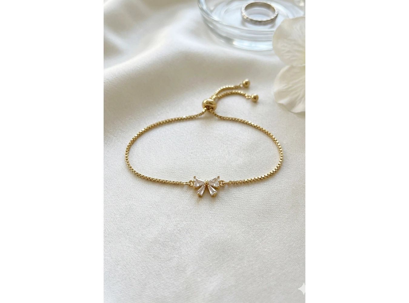 Altın Renk Kurdele Figürlü Taş Detaylı Bileklik