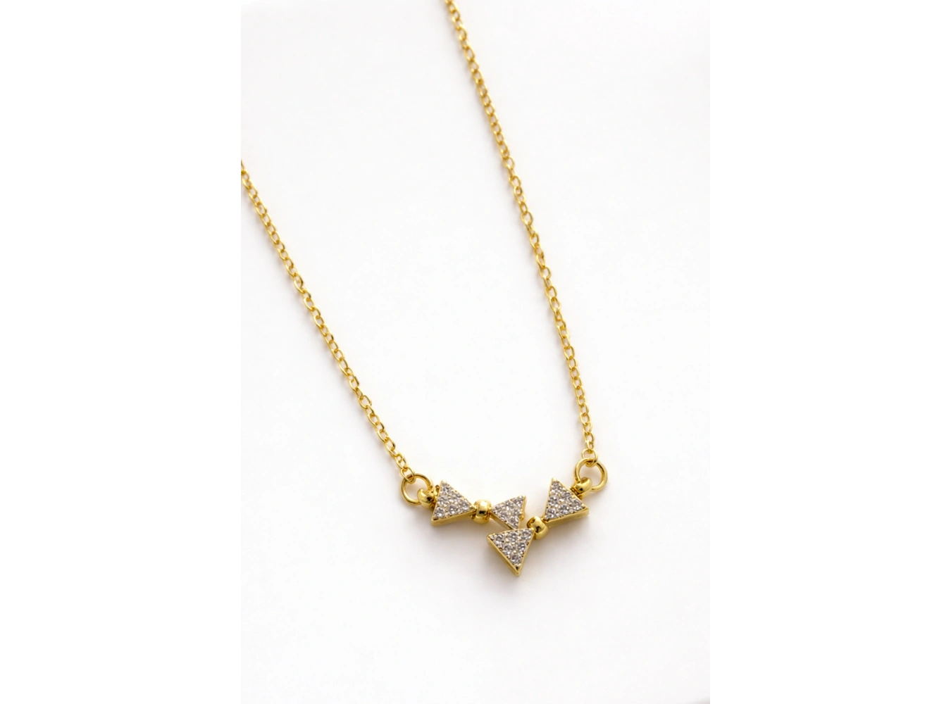 Altın Renk Kurdele Figürlü Taşlı Çelik Kolye