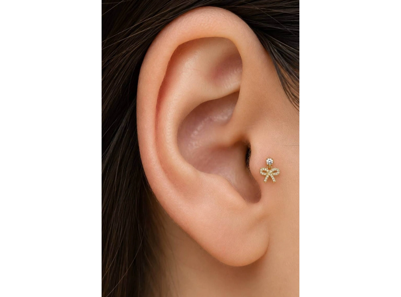 Altın   Renk Kurdele Figürlü  Taşlı Cerrahi Çelik Tragus/Kıkırdak Küpe/Piercing (Tek)