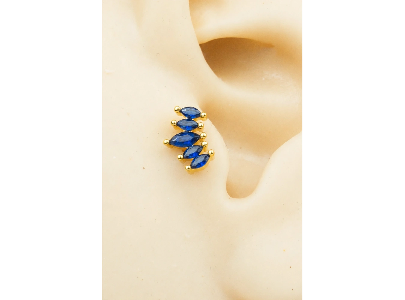 Altın Renk Lacivert Taşlı Cerrahi Çelik Tragus/Kıkırdak Küpe/Piercing (Tek)