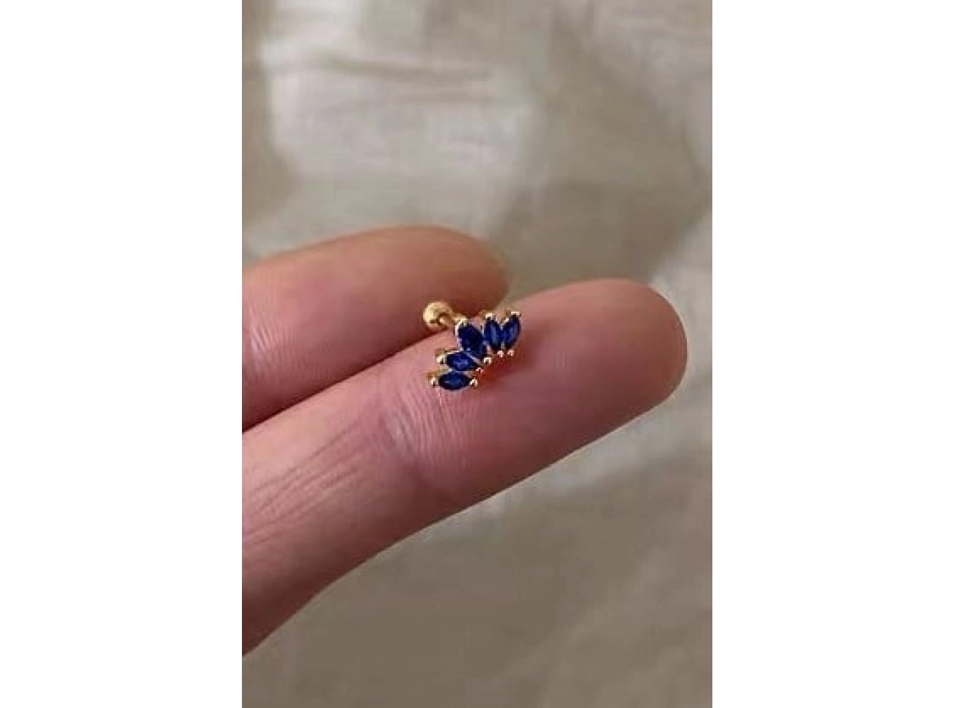 Altın Renk Lacivert Taşlı Cerrahi Çelik Tragus/Kıkırdak Küpe/Piercing (Tek)