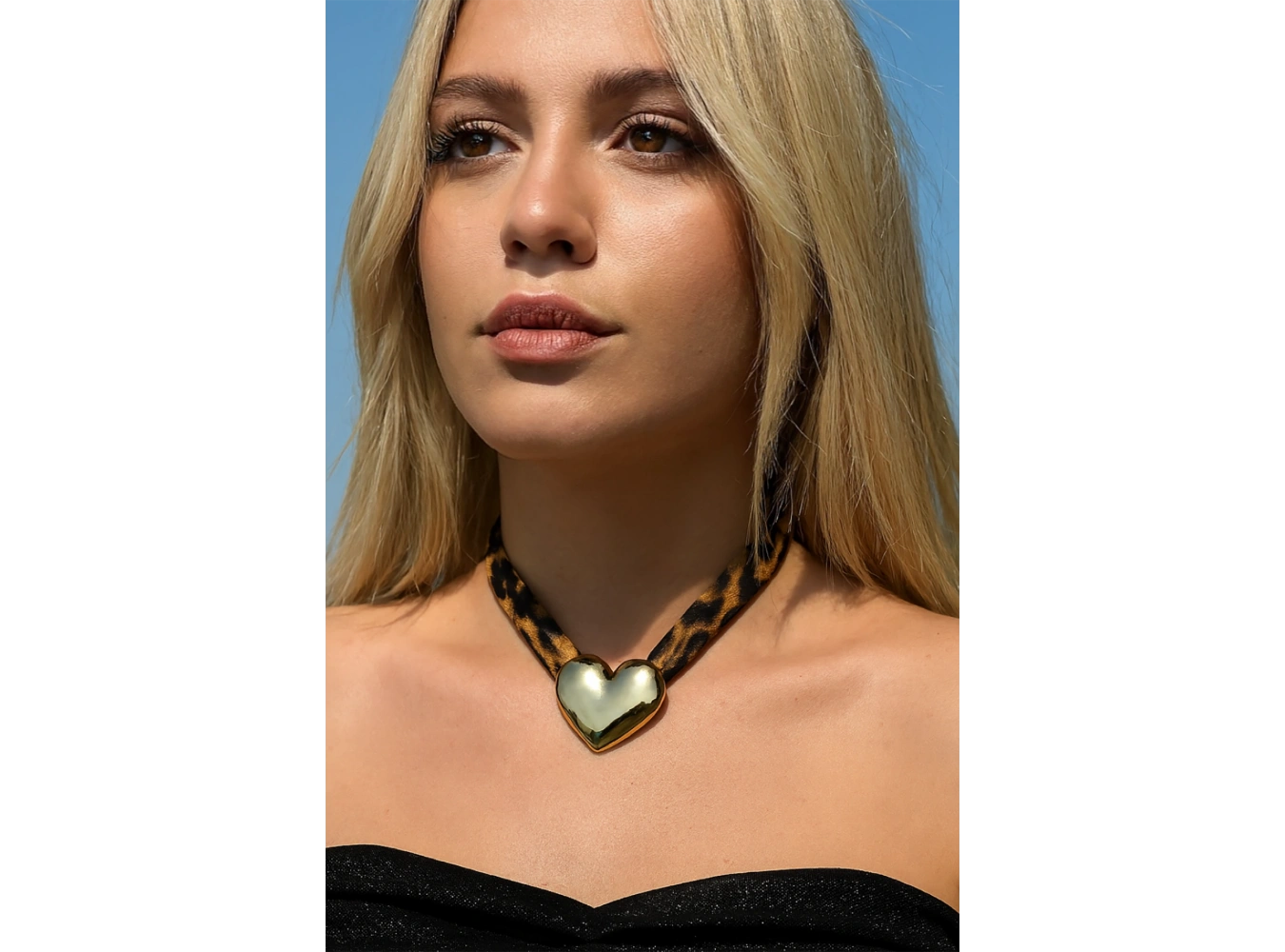 Altın Renk Leopar Desenli Kalp Figürlü Tasarım Kolye
