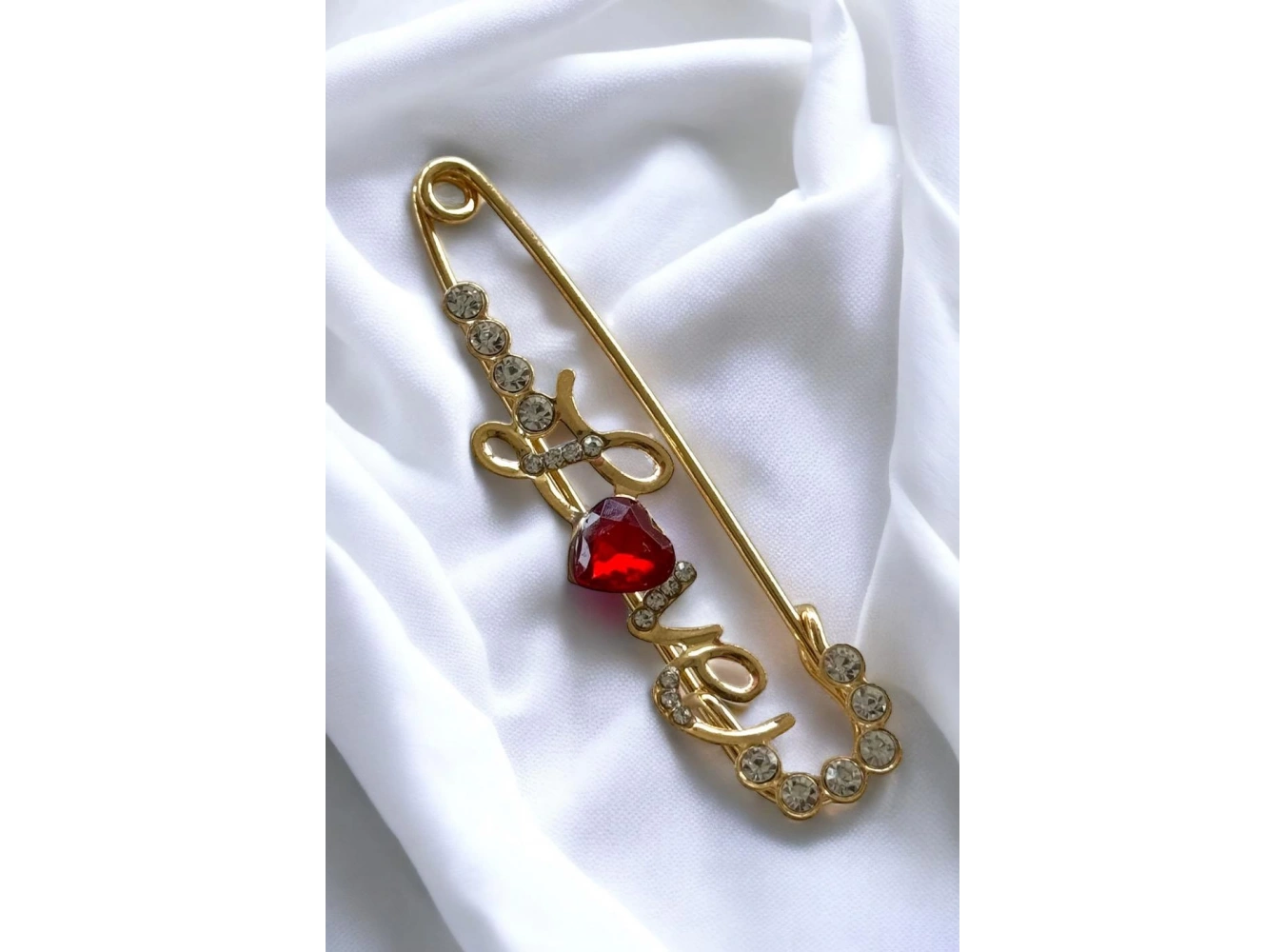 Altın Renk Love Yazılı Eşarp İğnesi/Broş