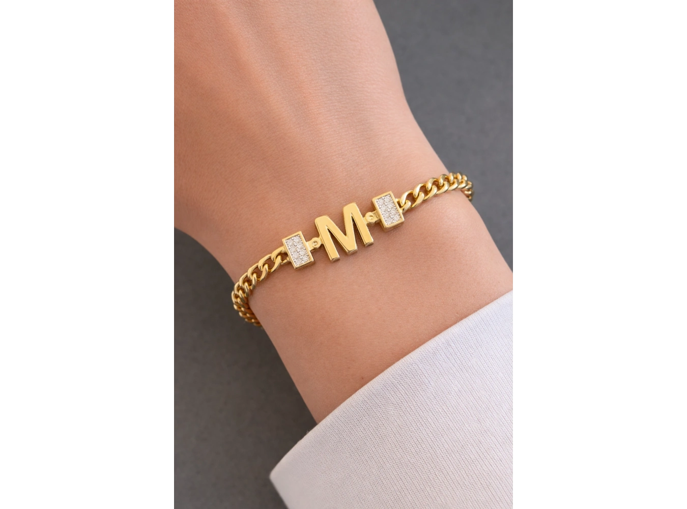Altın Renk M Harf Çelik Bileklik
