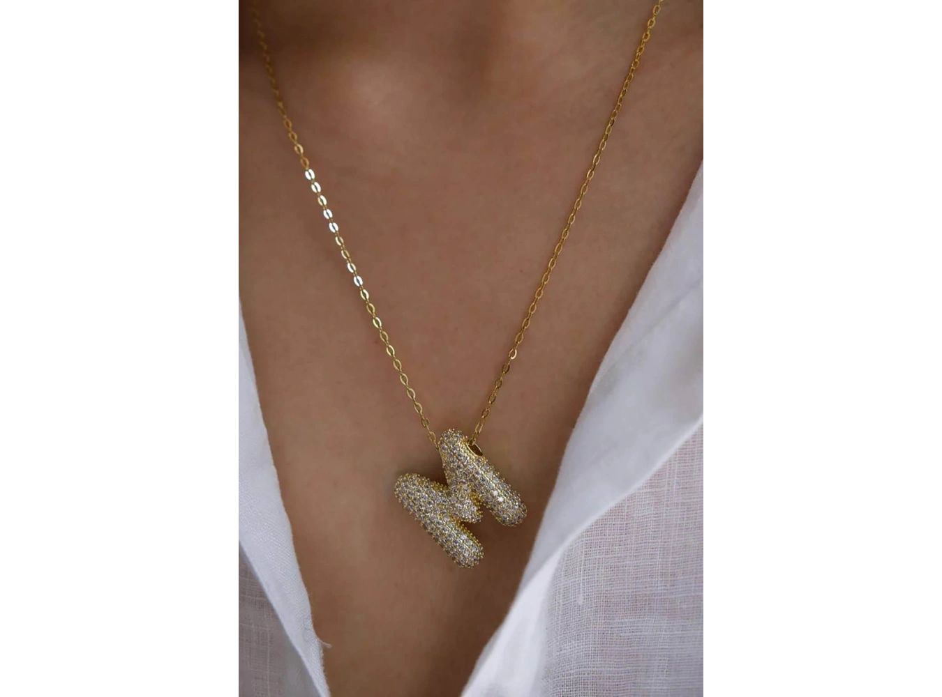 Altın Renk M Harf Taş Detaylı Çelik Kolye