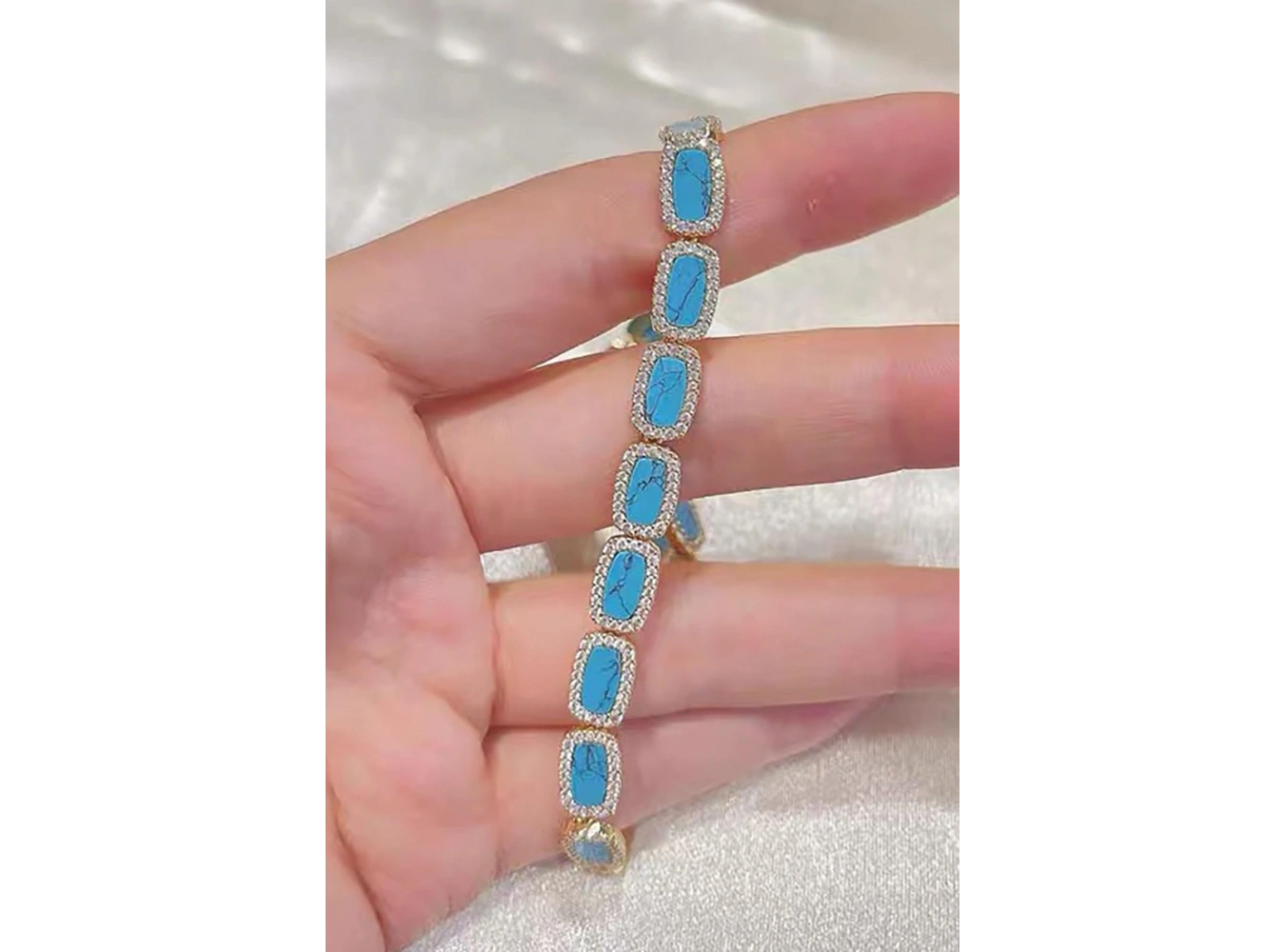 Altın Renk Mavi Taş Detaylı 14K Altın Kaplama VİP Bileklik