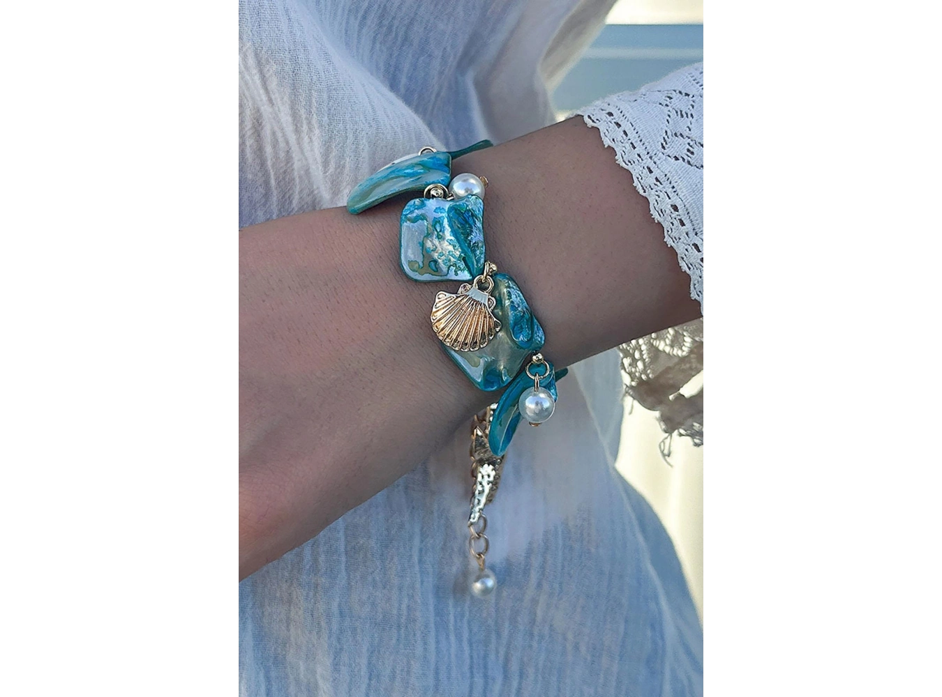 Altın Renk Mavi Taş Detaylı Çelik Bileklik