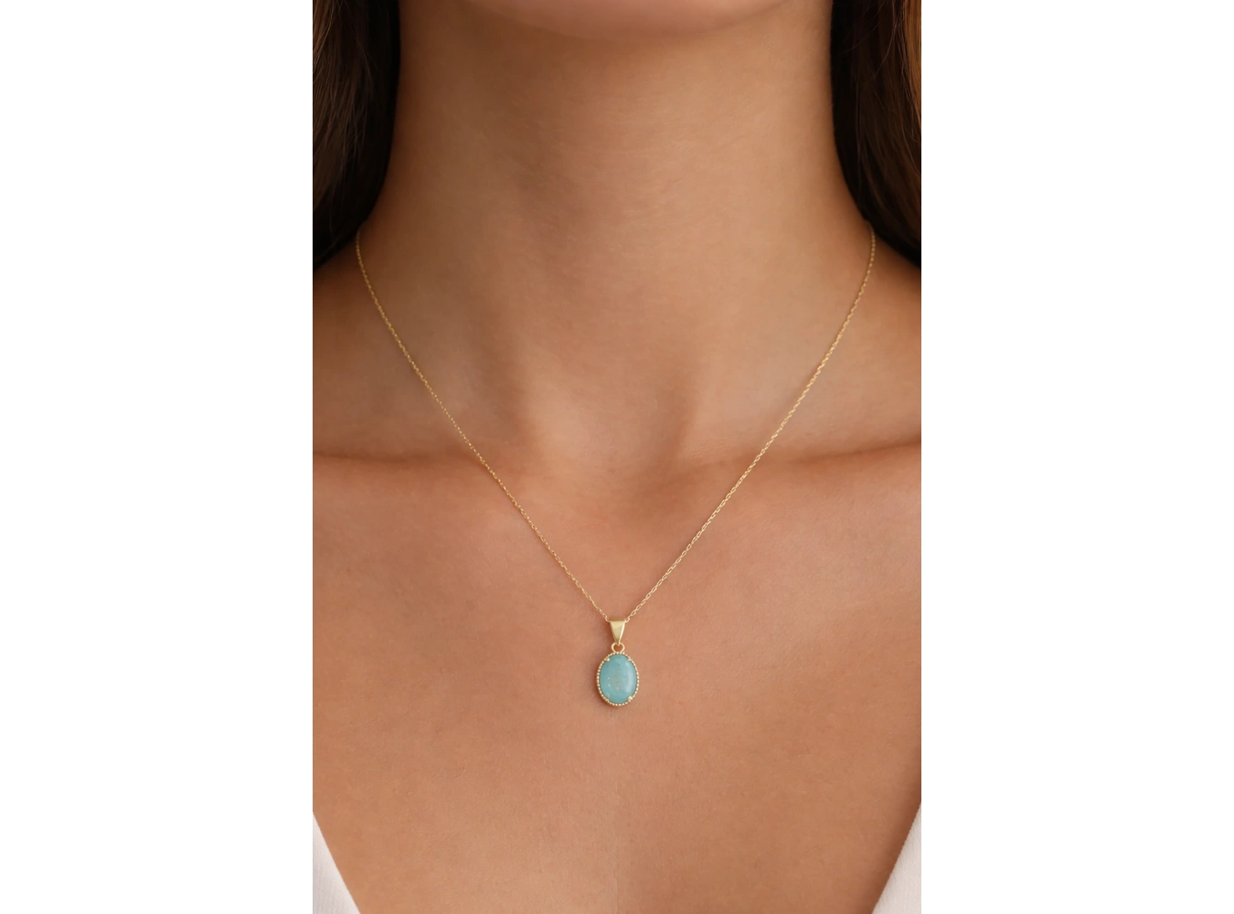 Altın Renk Mavi Taş Detaylı Çelik Kolye