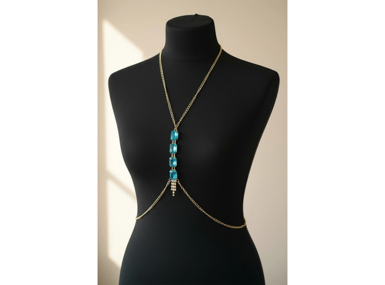 Altın Renk Mavi Taş Detaylı Vücut Aksesuarı