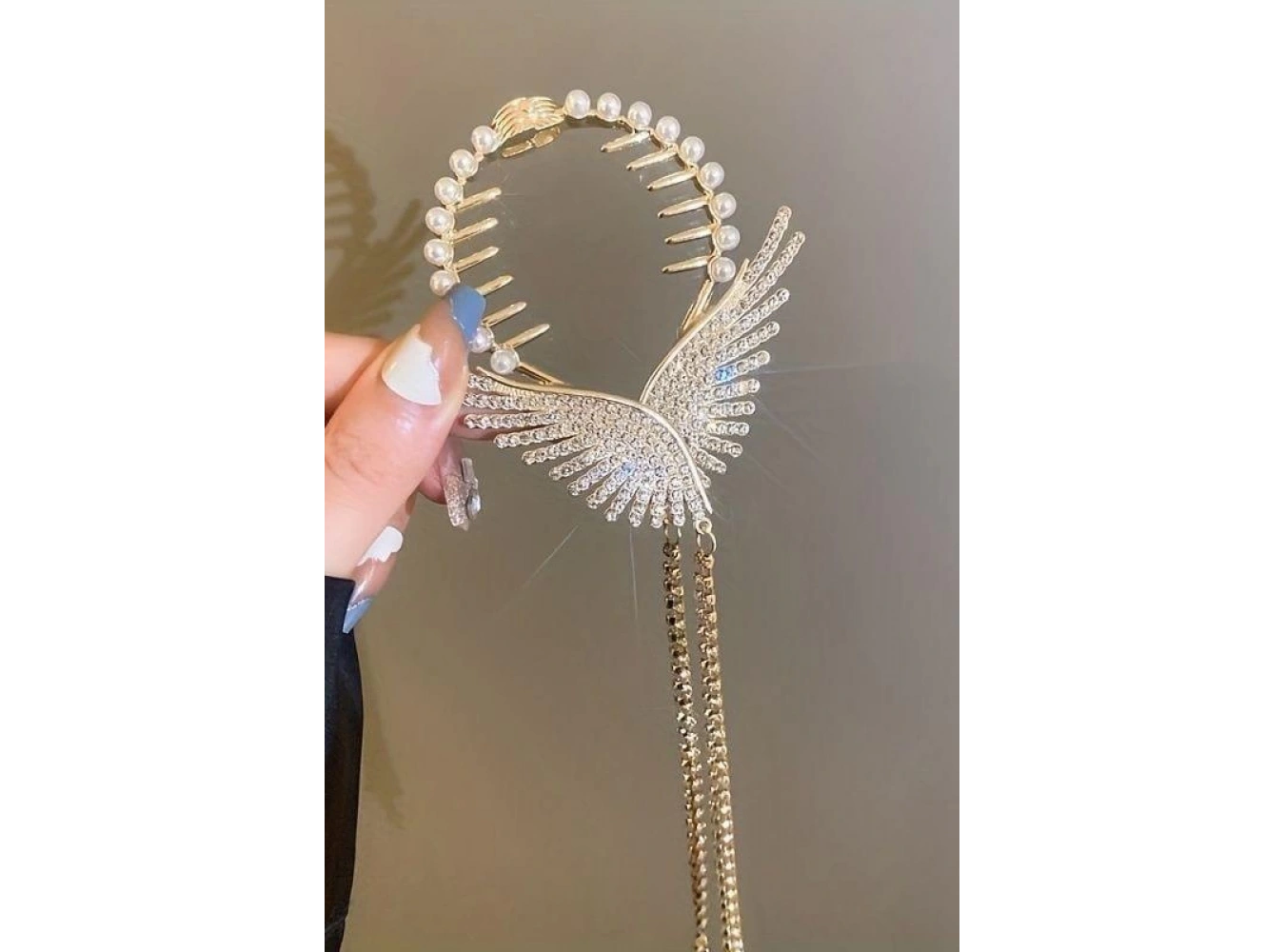 Altın Renk Melek Kanadı Figürlü İnci Ve Taş Detaylı Topuz Toka