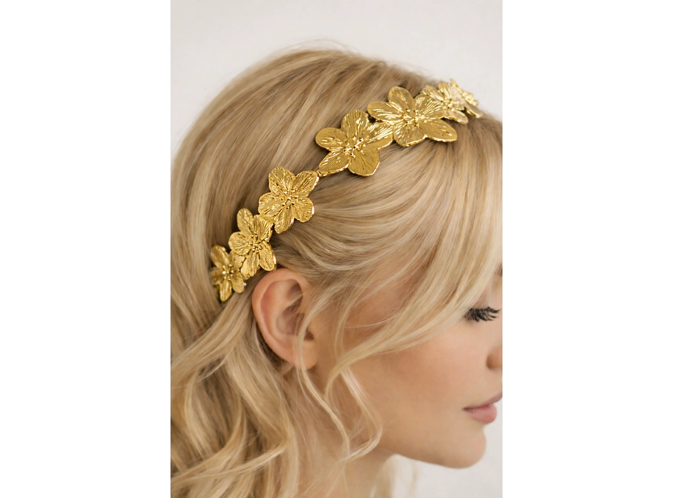 Altın Renk Metal Çiçek Figürlü Taç