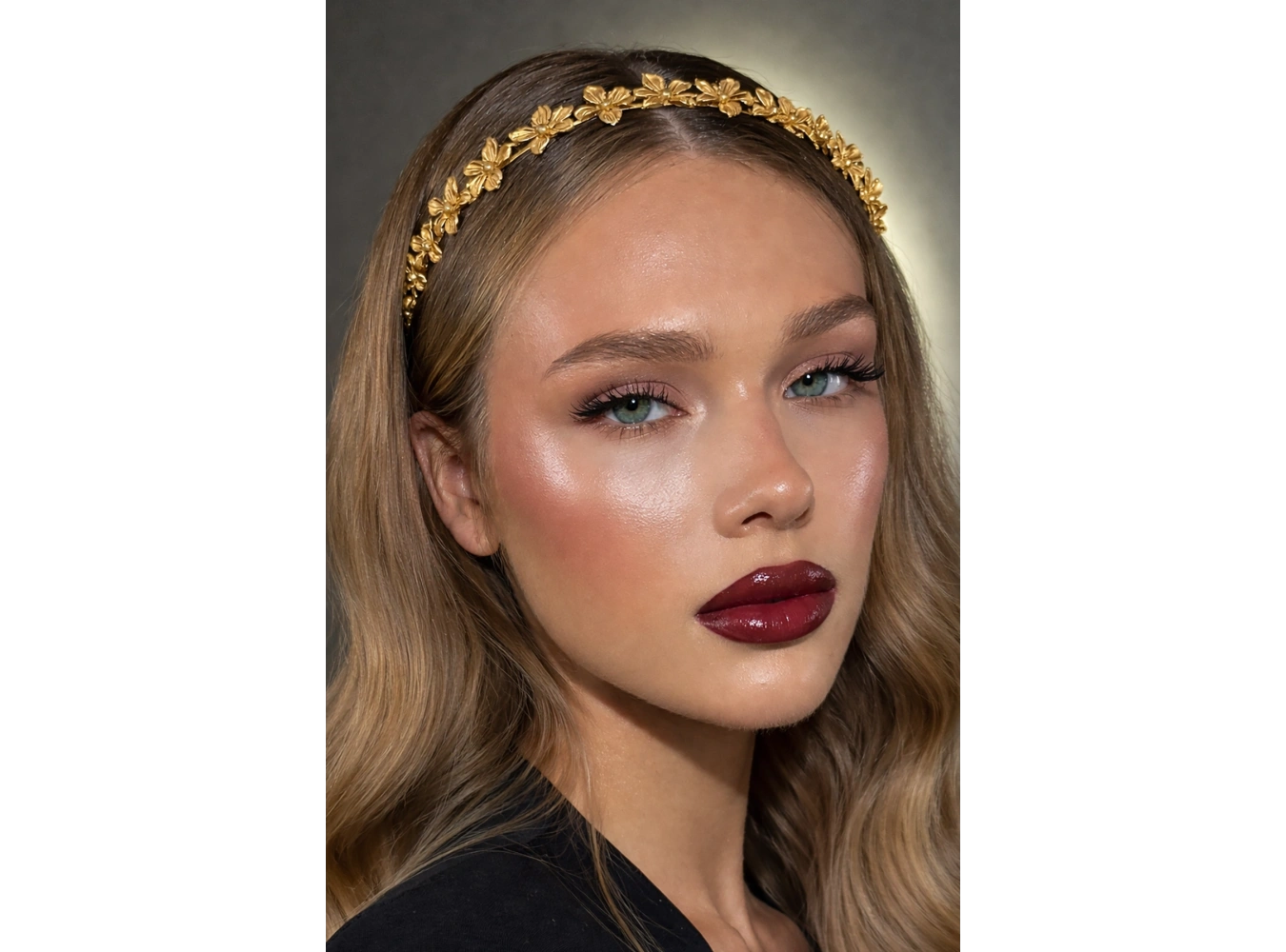 Altın Renk Metal Çiçek Figürlü Taç