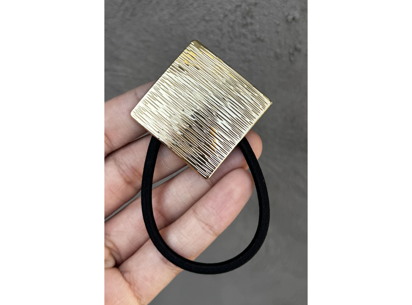 Altın Renk Metal Detaylı Lastik Toka