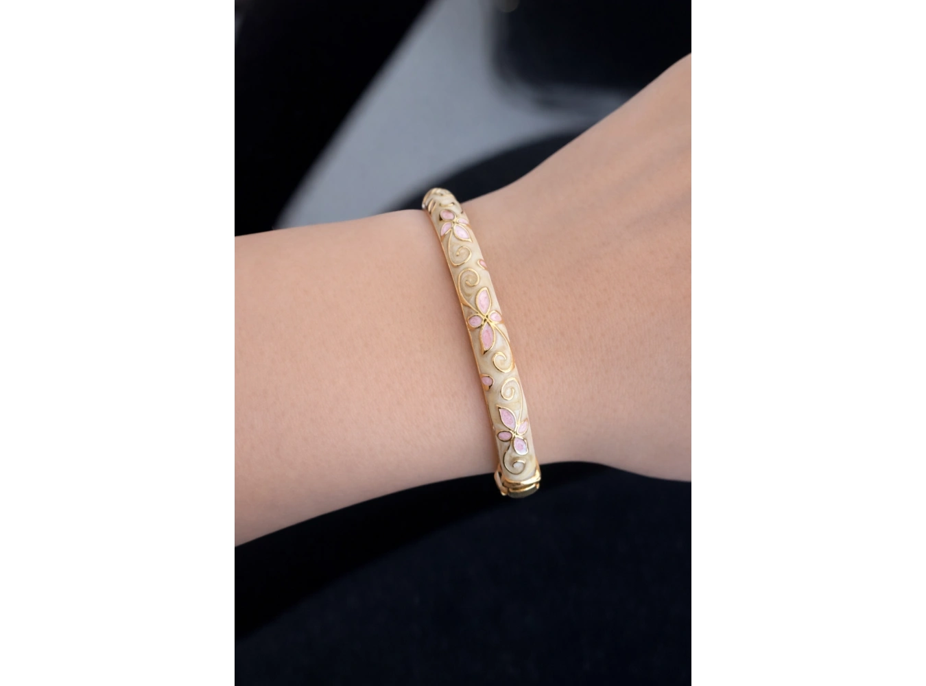 Altın Renk Mineli Kelepçe Bileklik