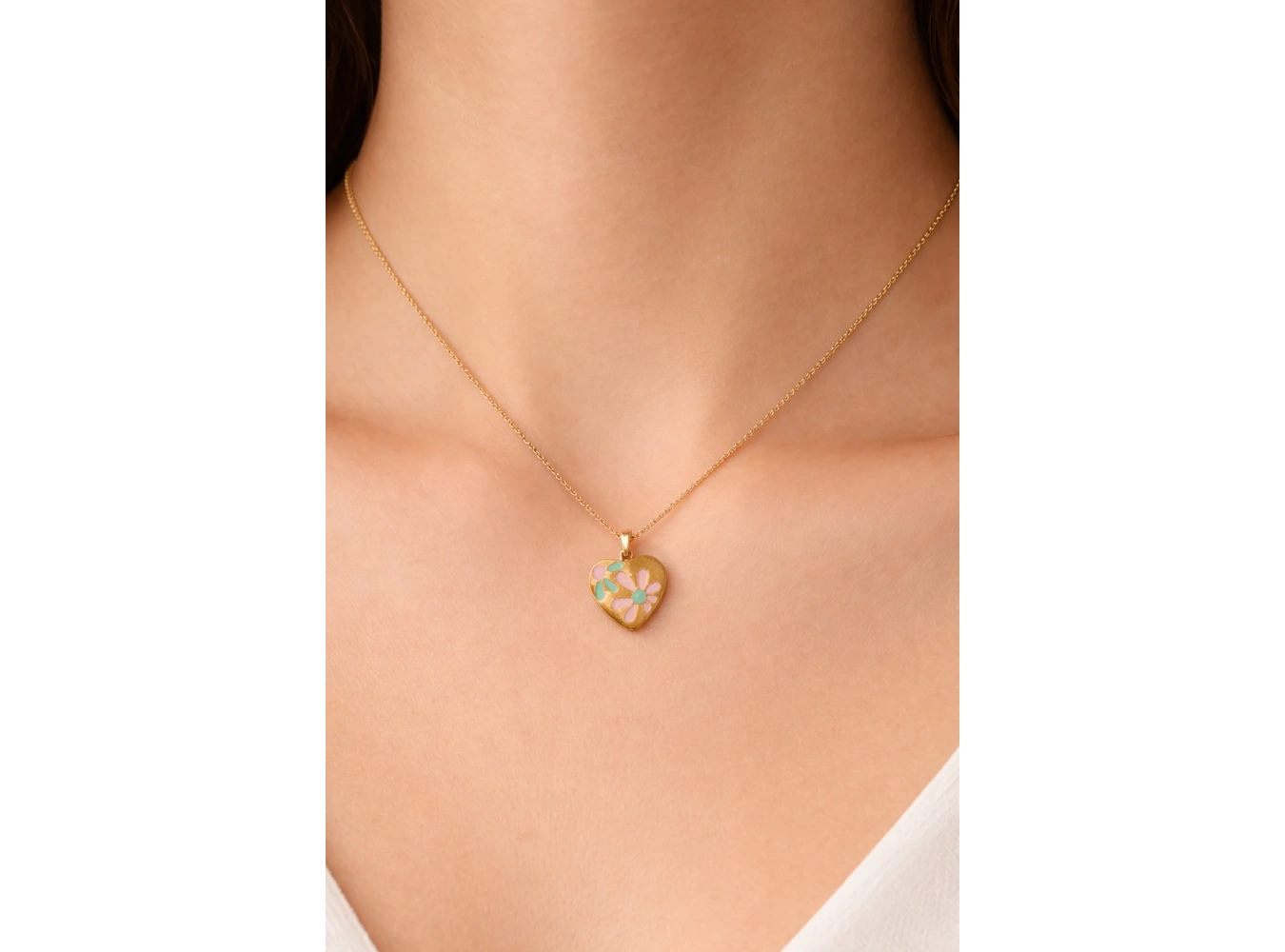 Altın Renk Mini Kalp Figürlü Çelik Kolye