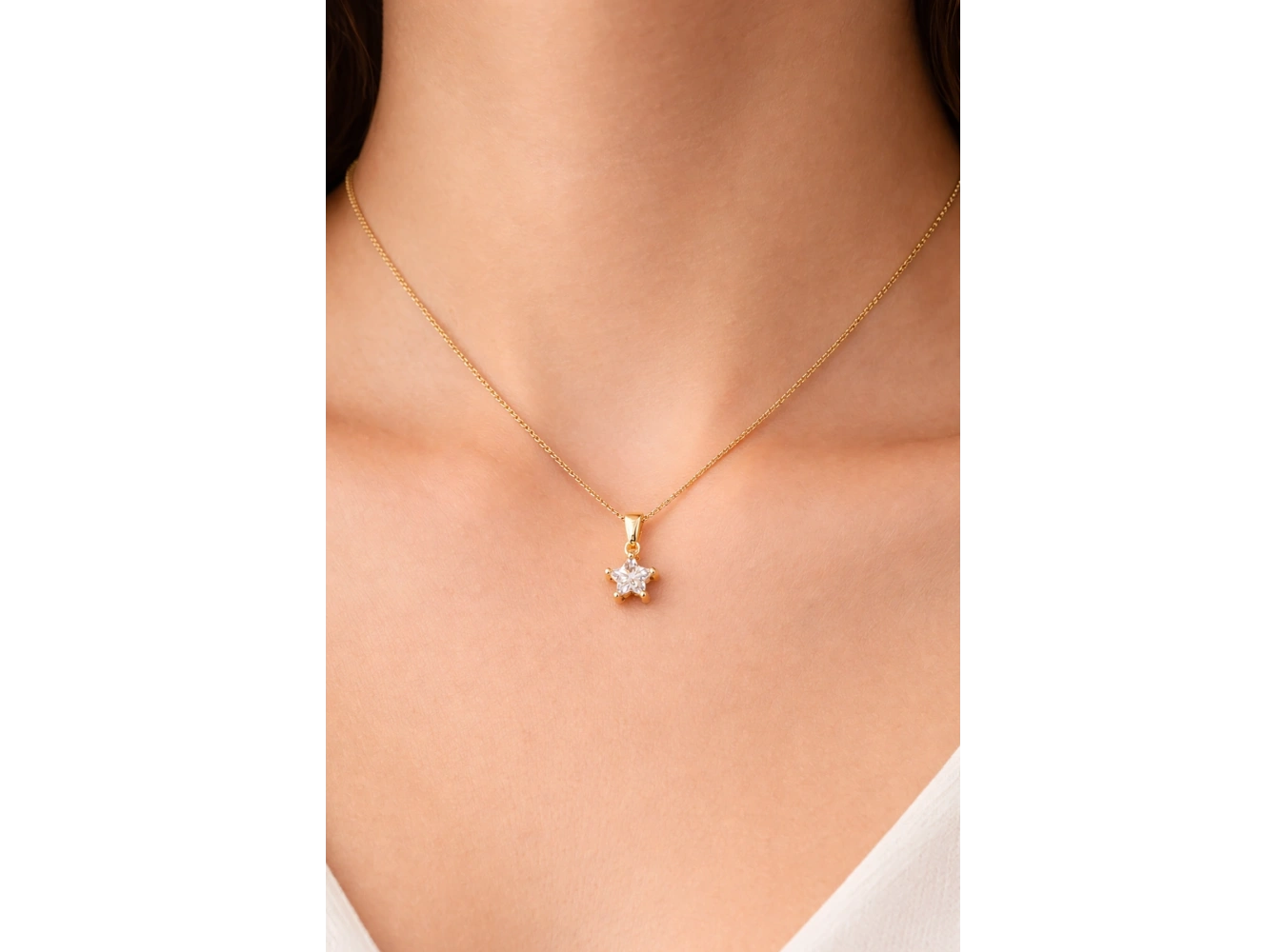 Altın Renk Mini Yıldız Figürlü Taş Detaylı Çelik Kolye