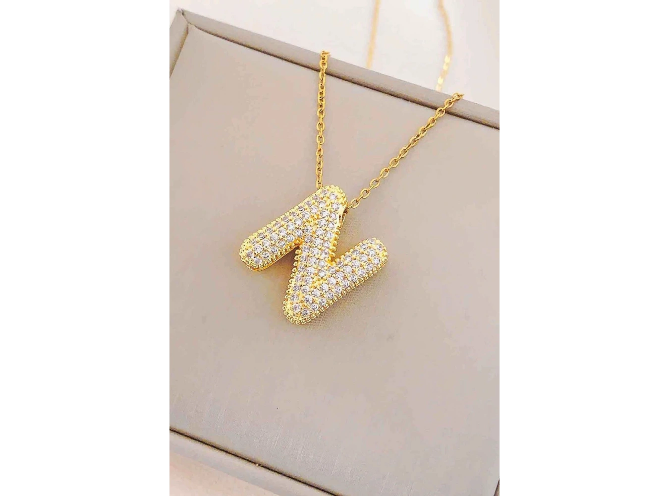 Altın Renk N Harf Taş Detaylı Çelik Kolye