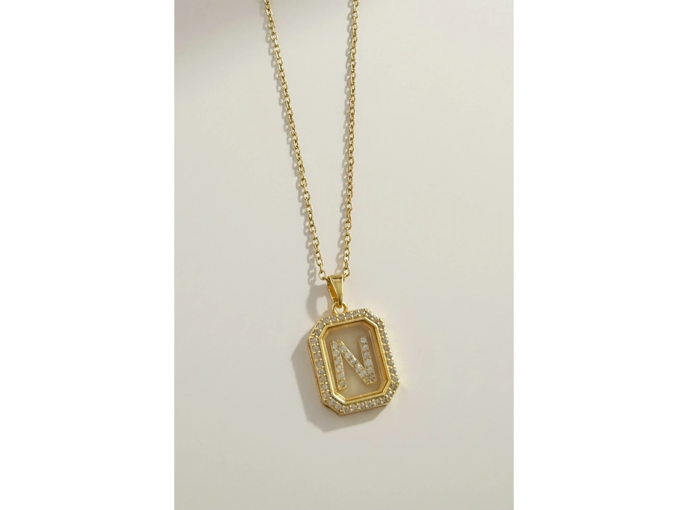 Altın Renk N Harf Taş Detaylı Çelik Kolye