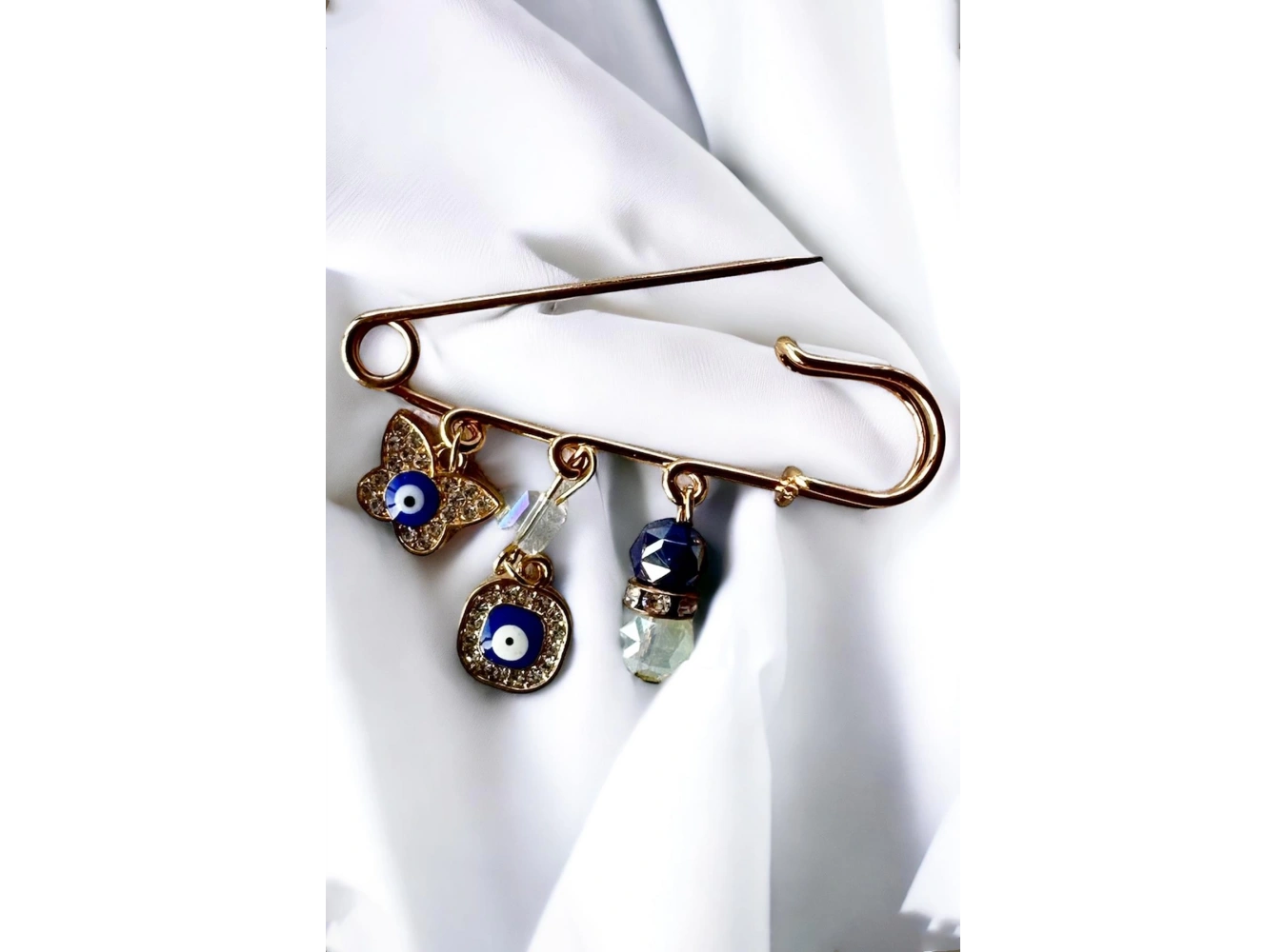 Altın Renk Nazar Boncuk Detaylı Karışık Figürlü Broş