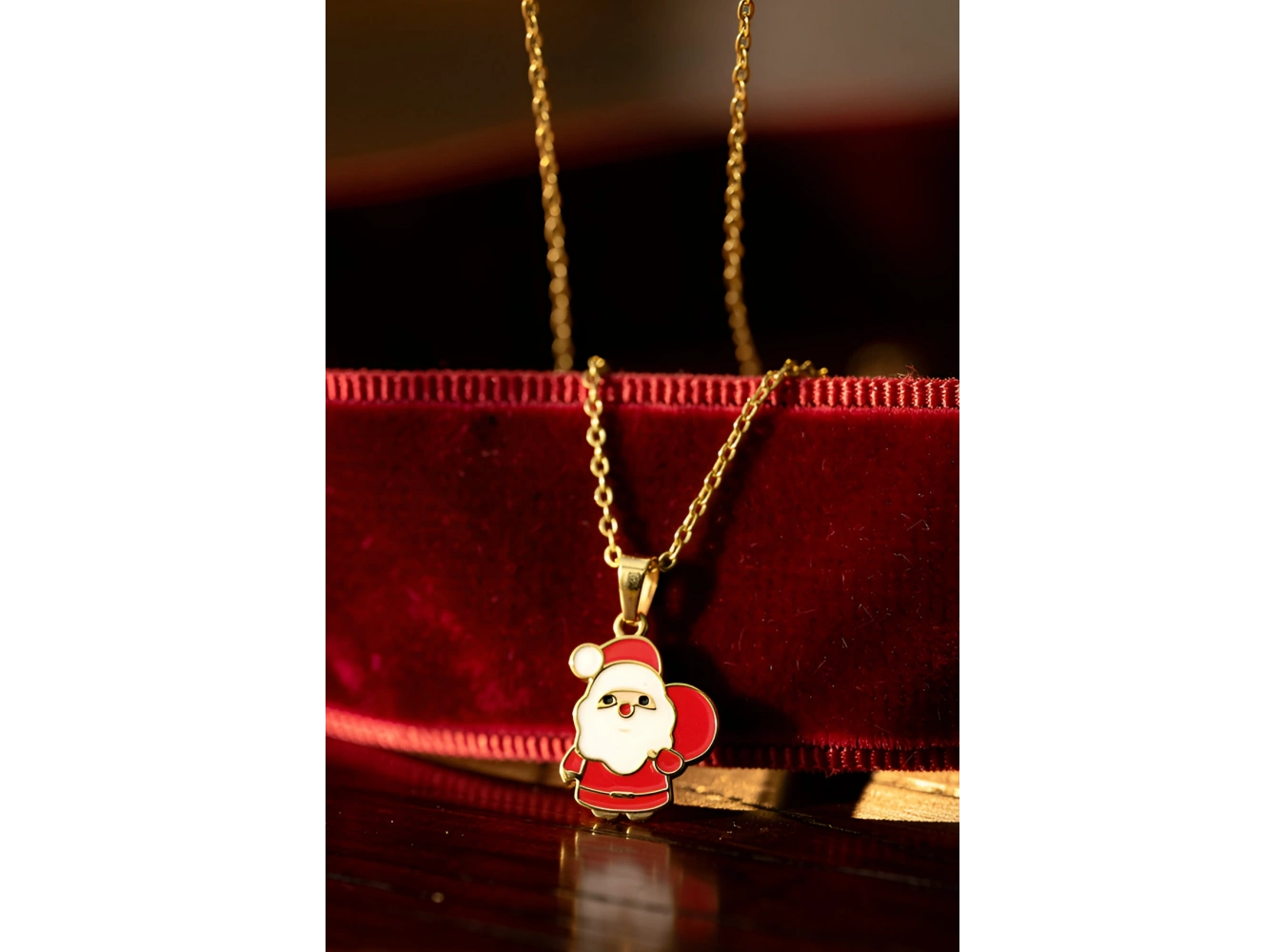 Altın Renk Noel Baba Figürlü Çelik Yılbaşı Kolyesi