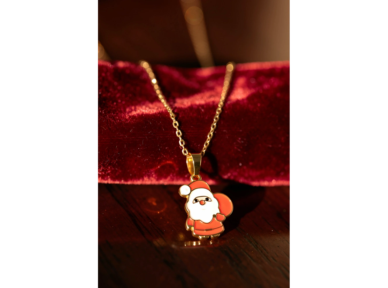 Altın Renk Noel Baba Figürlü Çelik Yılbaşı Kolyesi