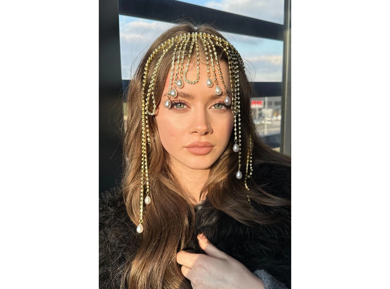 Altın Renk Özel Tasarım Taş Ve İnci Detaylı Su Yolu Taç