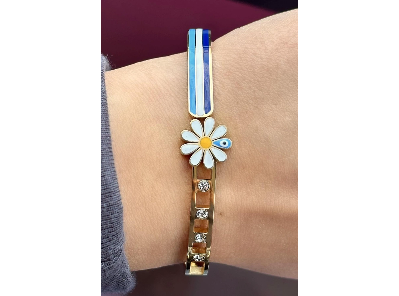 Altın Renk Papatya Figürlü Taş Detaylı Çelik Kelepçe Bileklik