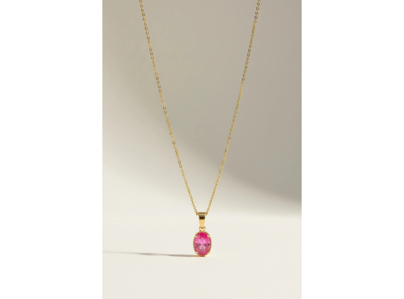 Altın Renk Pembe Taş Detaylı Çelik Kolye