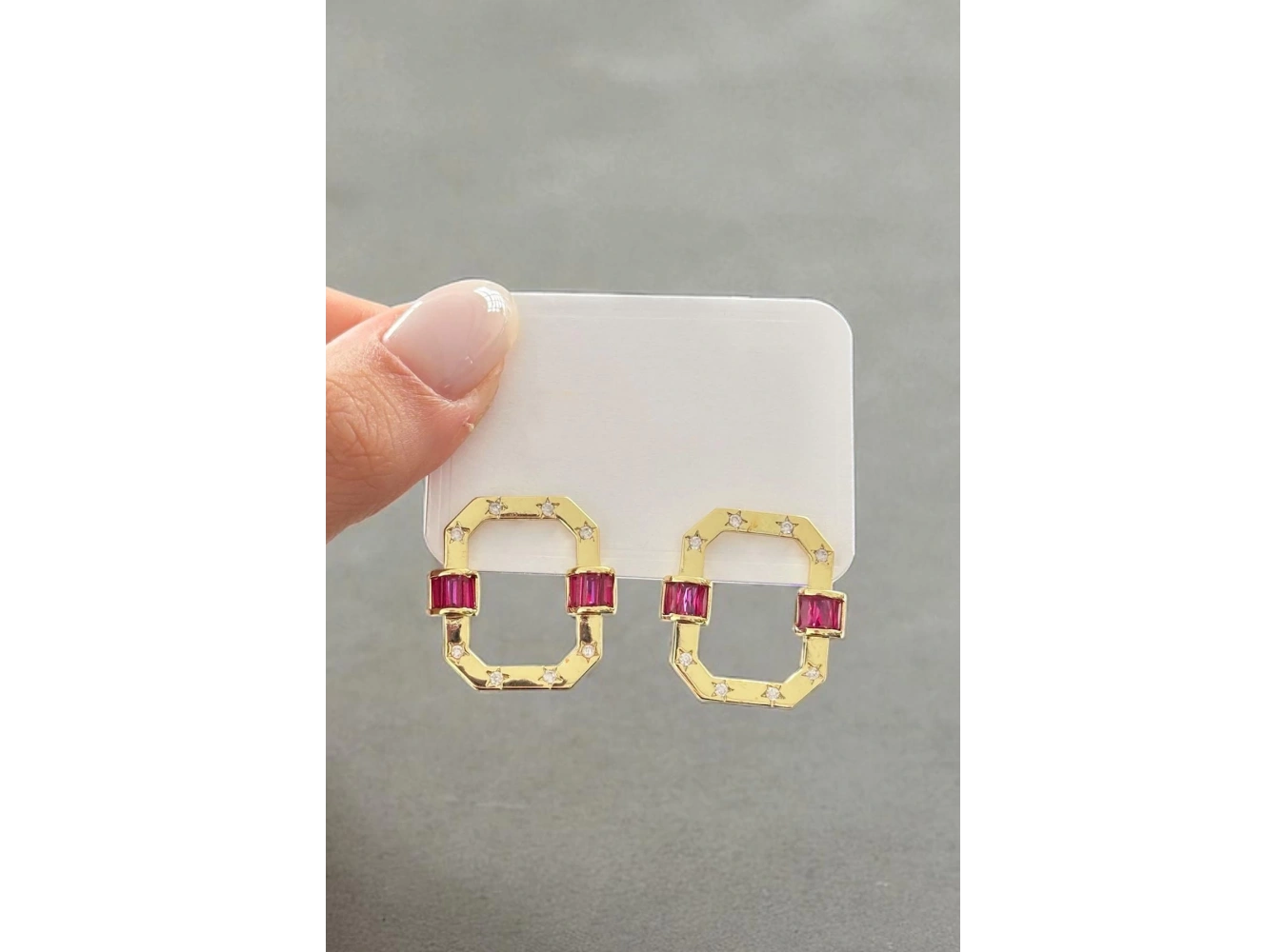 Altın Renk Pembe Taş Detaylı Küpe (Çift)