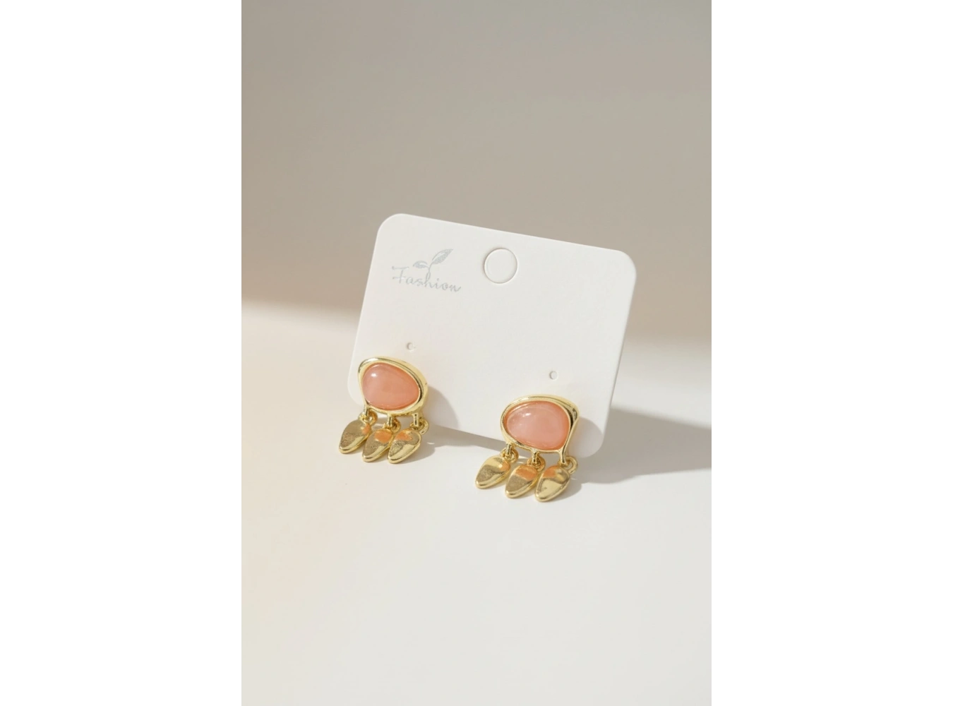 Altın Renk Pembe Taş Detaylı Küpe (Çift)