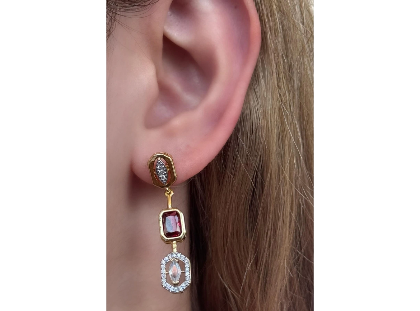 Altın Renk Pembe Taş Detaylı YSX Küpe (Çift)