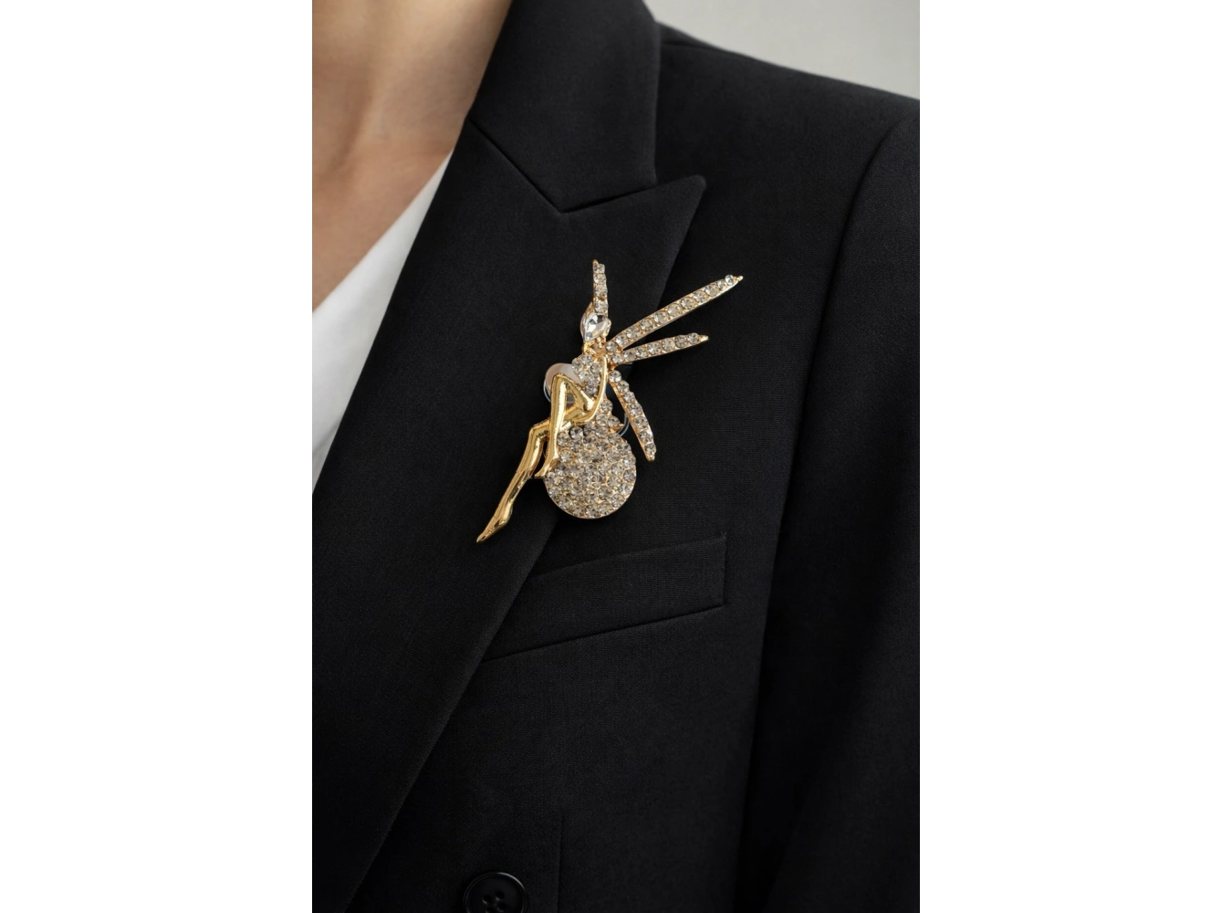 Altın Renk Peri Figürlü Broş