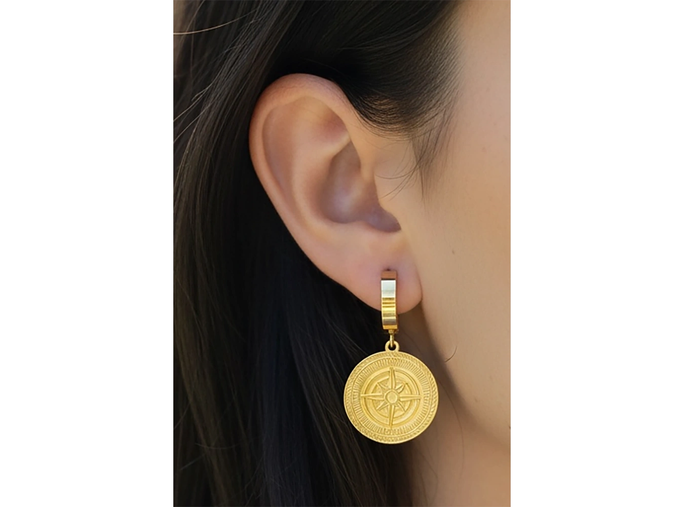 Altın Renk Pusula Figürlü Çelik Küpe (Çift)