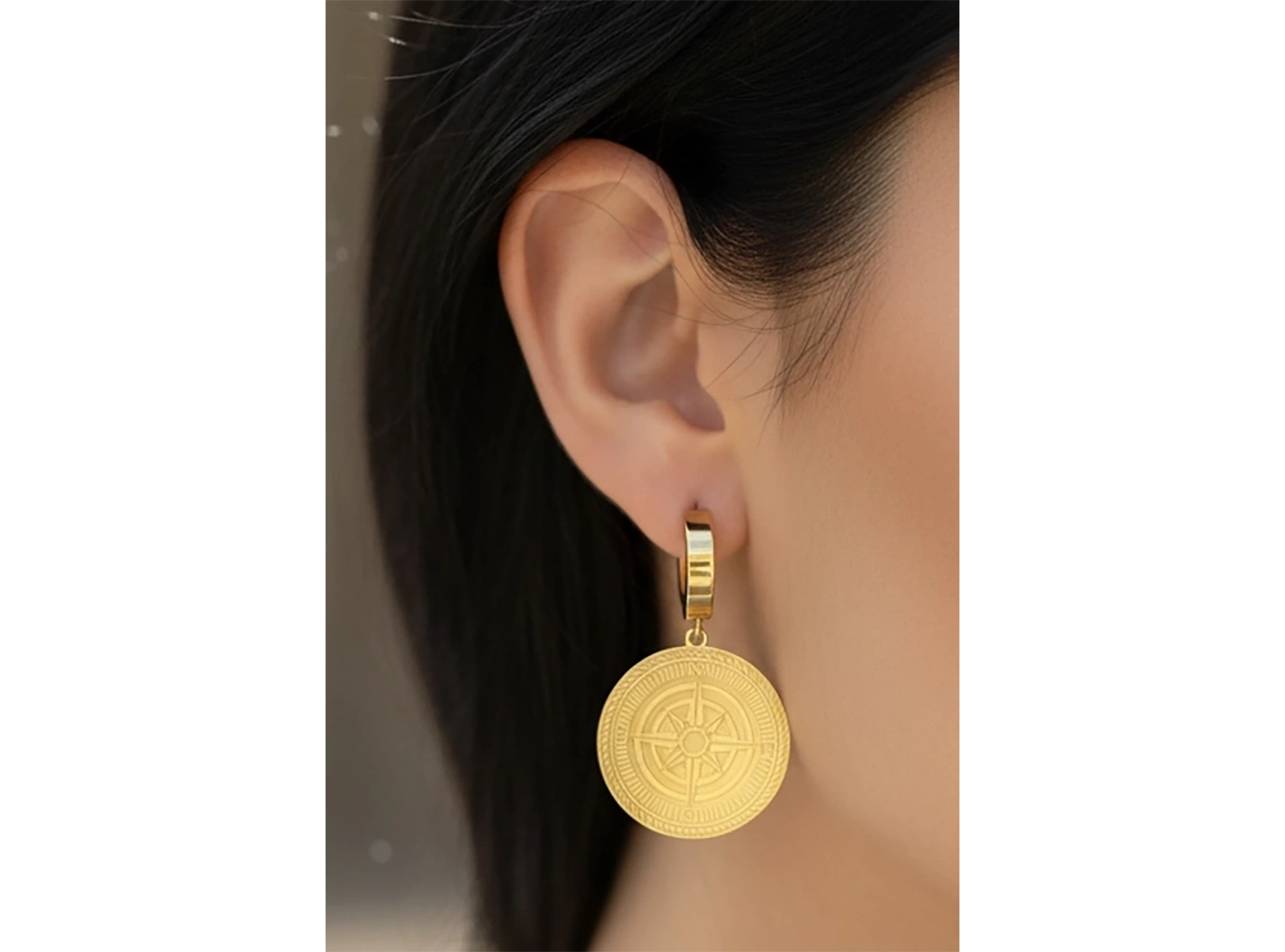 Altın Renk Pusula Figürlü Çelik Küpe (Çift)