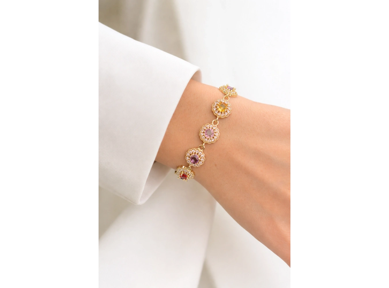 Altın Renk Renkli Taş Detaylı 14K Altın Kaplama VİP Bileklik