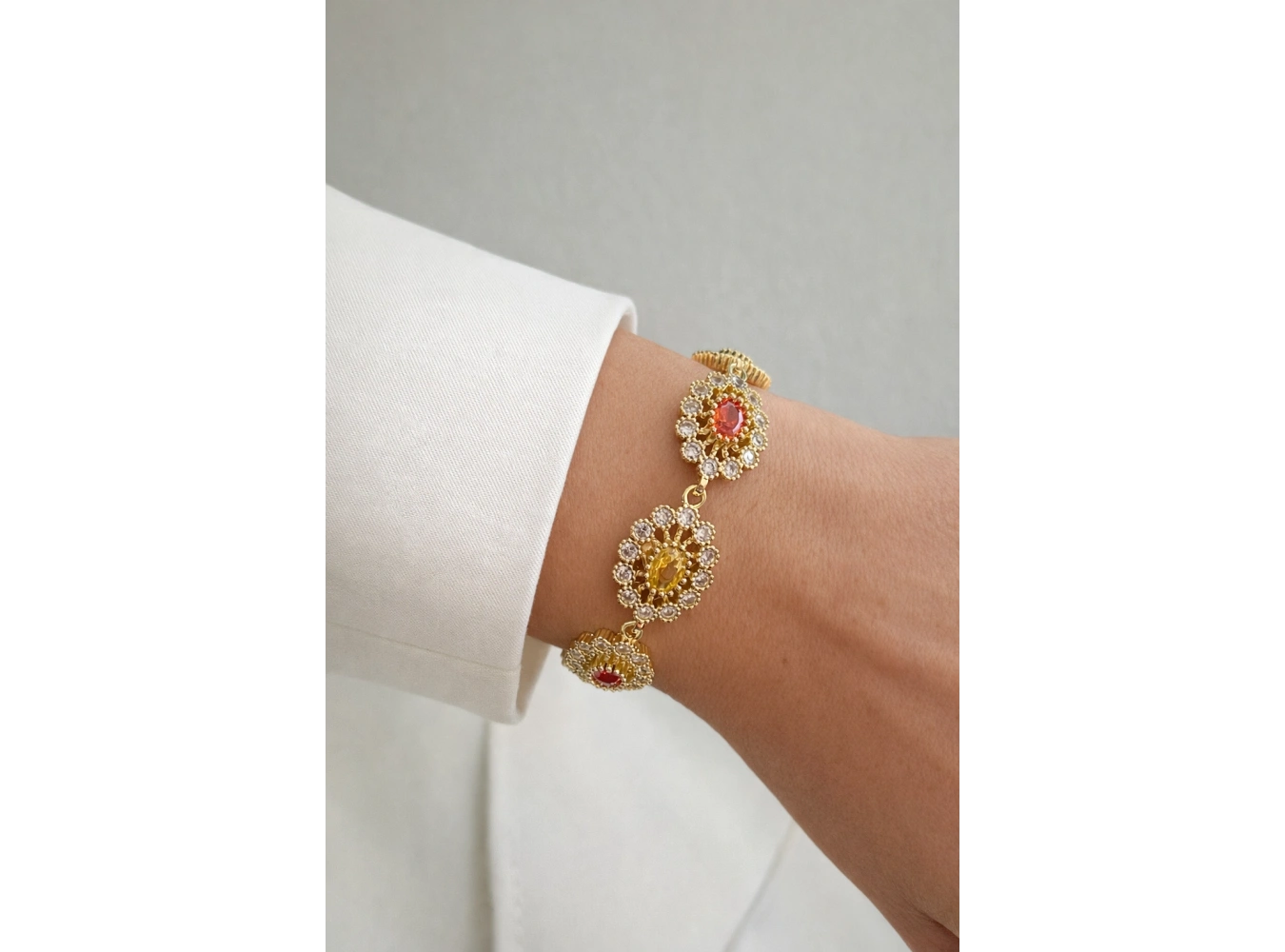 Altın Renk Renkli Taş Detaylı 14K Altın Kaplama VİP Bileklik