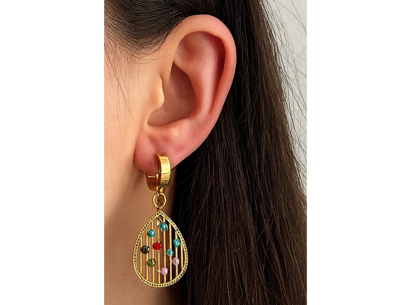 Altın Renk Renkli Taş Detaylı Çelik Küpe (Çift)