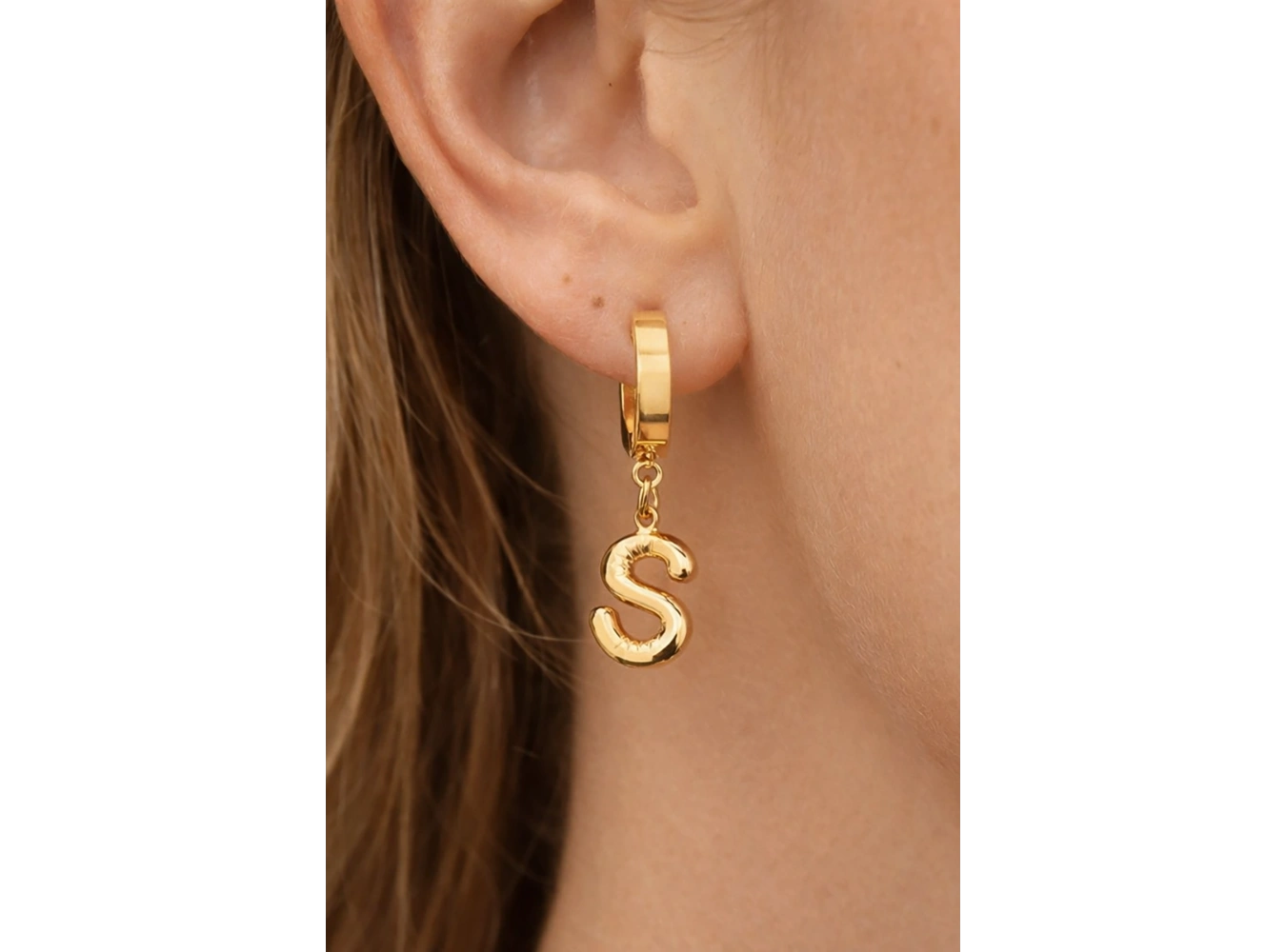 Altın Renk S Harf Çelik Küpe (Çift)