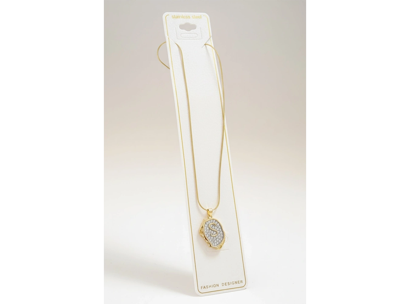 Altın Renk S Harf Taş Detaylı Çelik Kolye