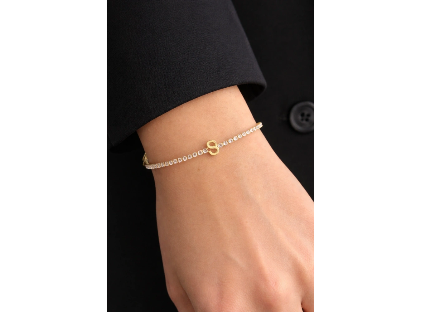 Altın Renk S Harfli Taş Detaylı Çelik Bileklik