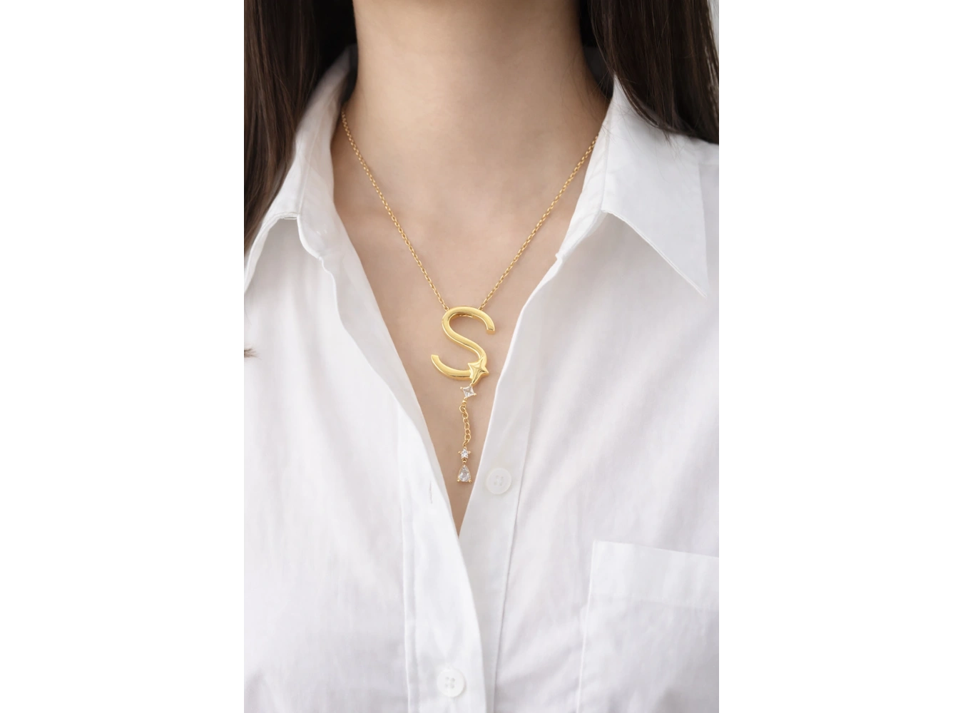Altın Renk S Harfli Taş Detaylı Çelik Kolye