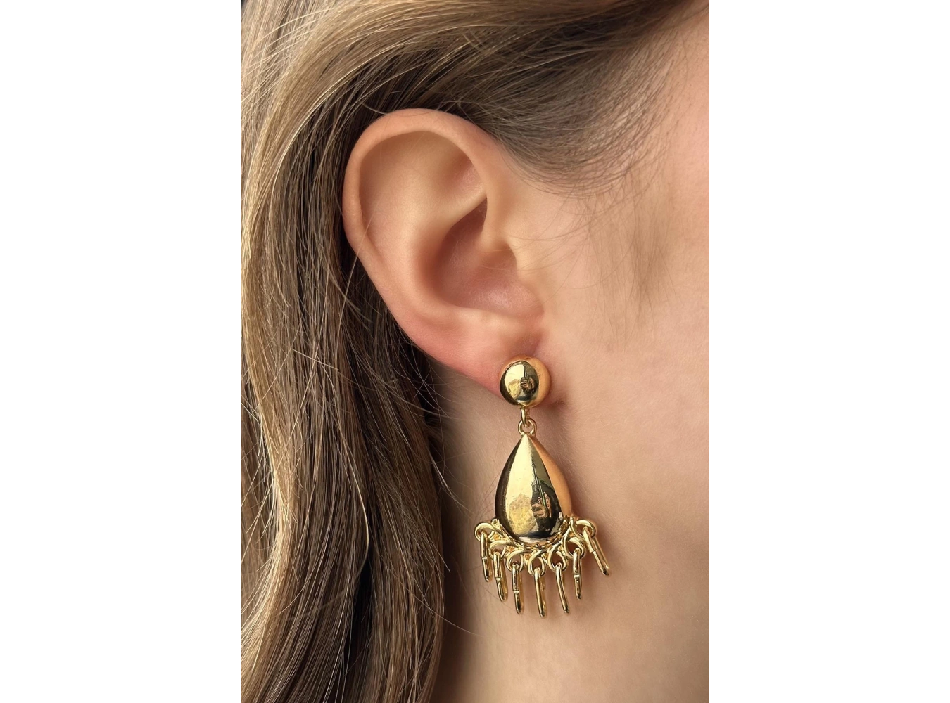 Altın Renk Sallantılı Çelik Küpe (Çift)